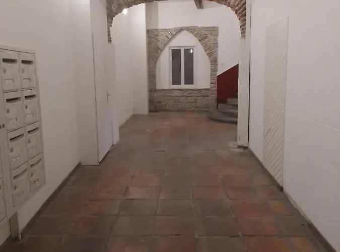 Mezzanine Hyper Centre, Au Pied Du Castillet