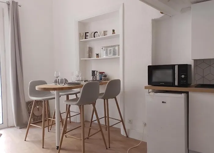 Mezzanine Hyper Centre, Au Pied Du Castillet * Περπινιάν